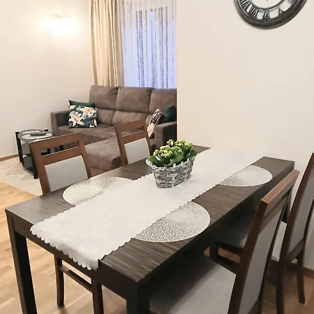 Apartmán Z Ogrodem, 20 Metrow Od Plazy *